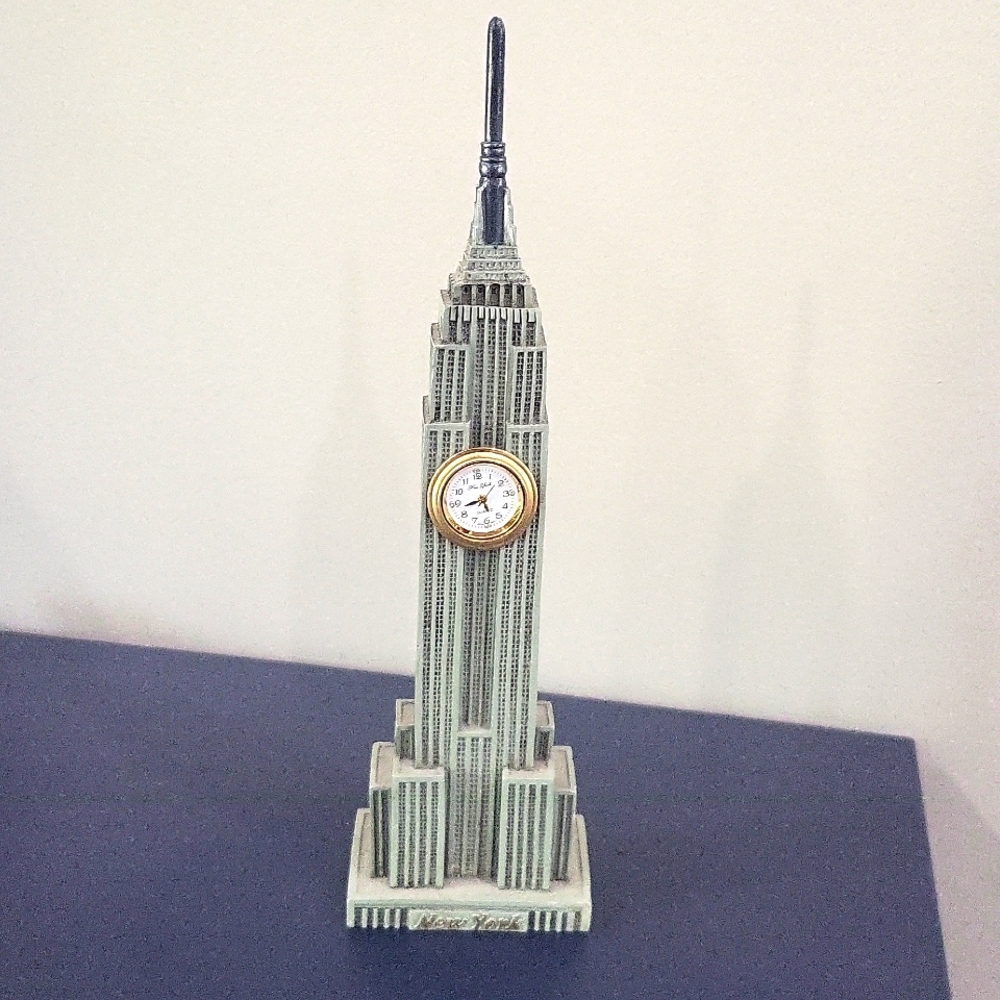 Vintage souvenir empire state building clock
